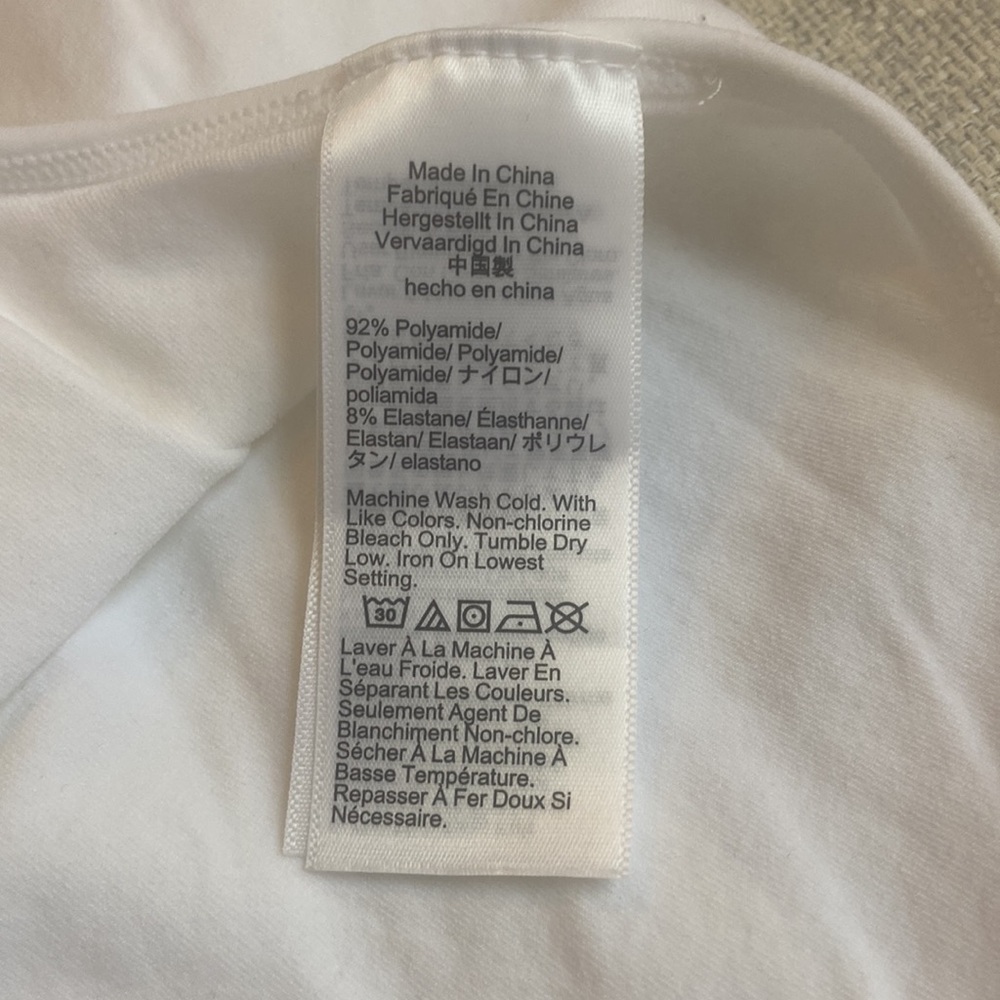NWOT Sleeveless layering V-neck bodysuit - Picture 4 of 4